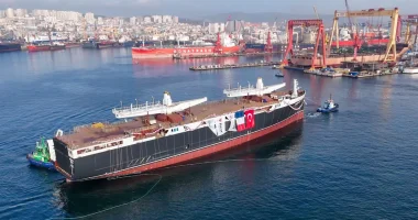 neoliner origin är världens största segeldrivna fraktfartyg i modern tid